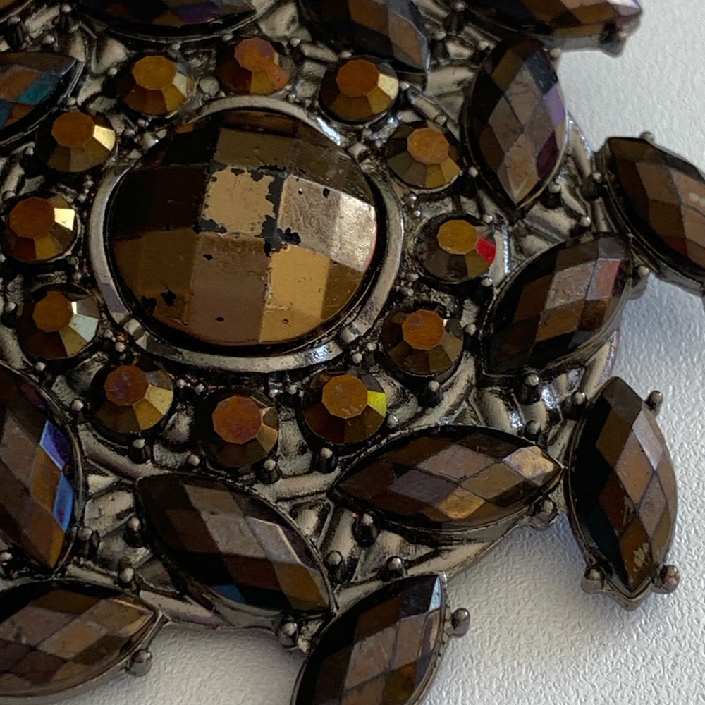 Large Unsigned Mourning Brooch - image 3